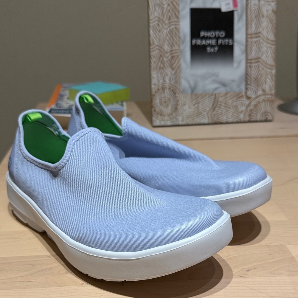OOFOS OOmg eeZee Low Shoe